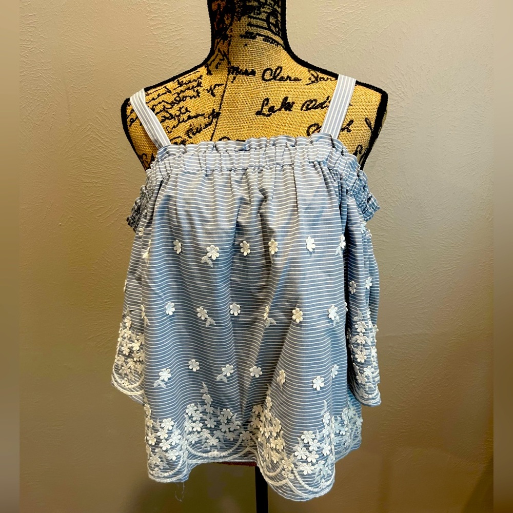 A new day top. Blue/white with daisies super cute off shoulder size L